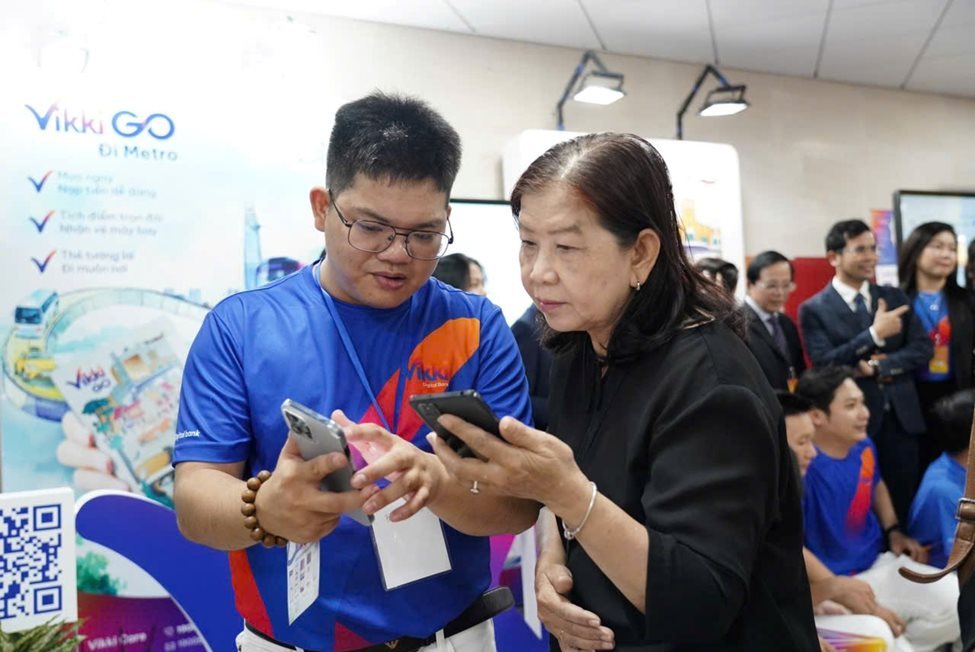 TP Hồ Chí Minh vận hành chính thức tuyến Metro số 1, người dân nhận thẻ đi metro VikkiGO miễn phí- Ảnh 2.