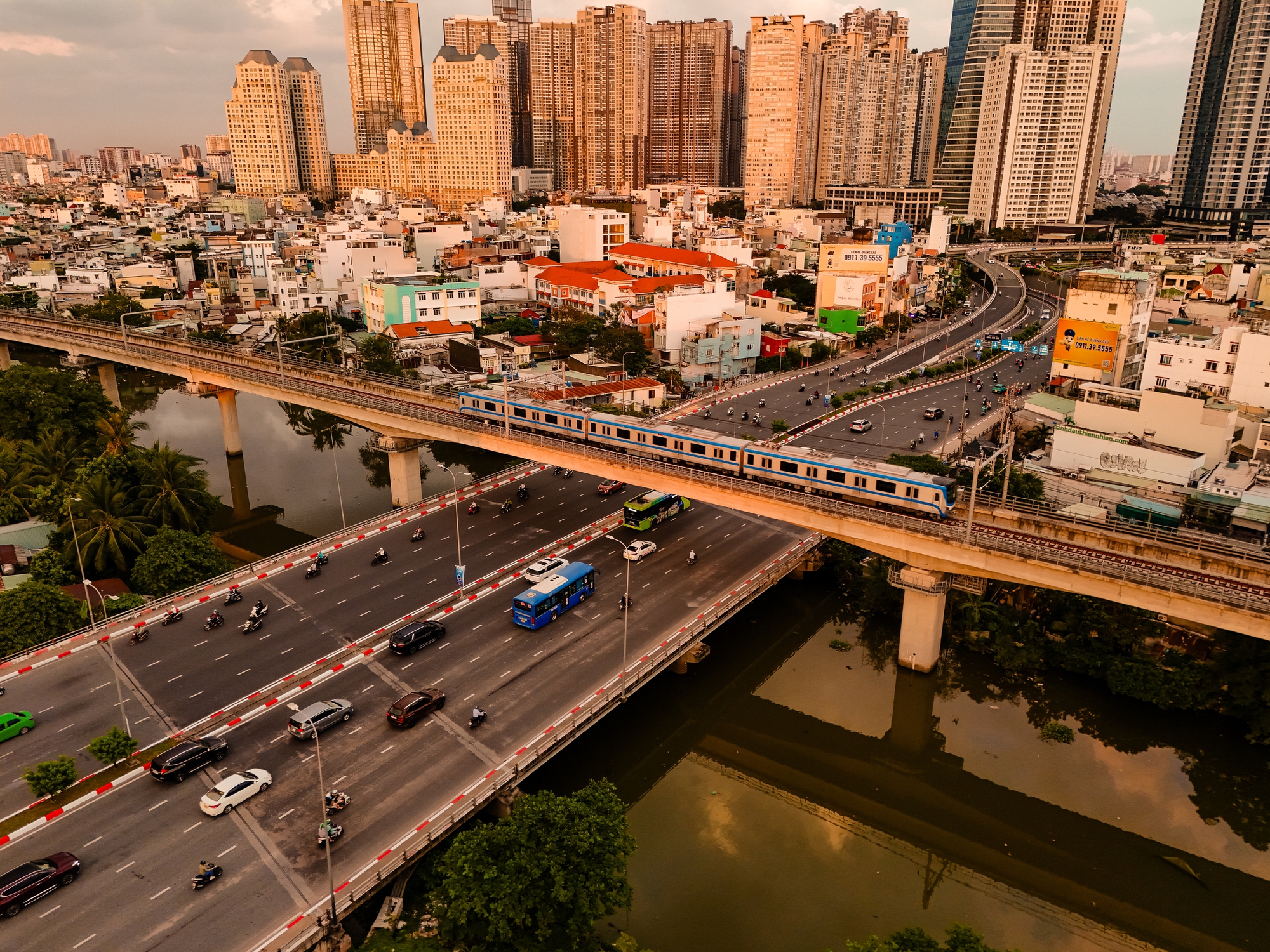 Đổ gục trước loạt góc check-in tại Metro Bến Thành - Suối Tiên: Lên hình vừa ngầu vừa điện ảnh chẳng thua kém gì nước ngoài- Ảnh 32.