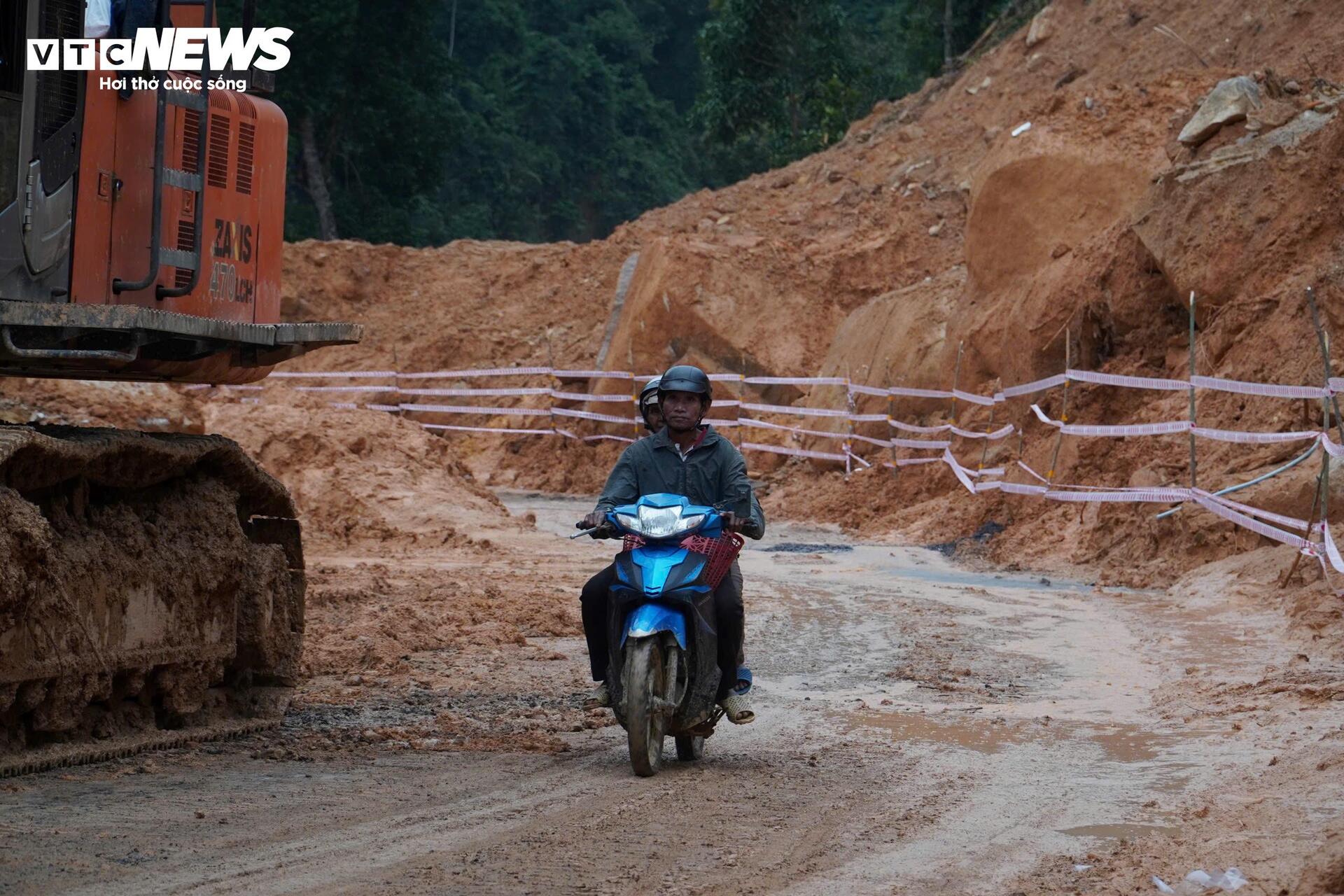 Hiện trạng đèo Khánh Lê nối Nha Trang - Đà Lạt sau 1 tuần sạt lở- Ảnh 5.