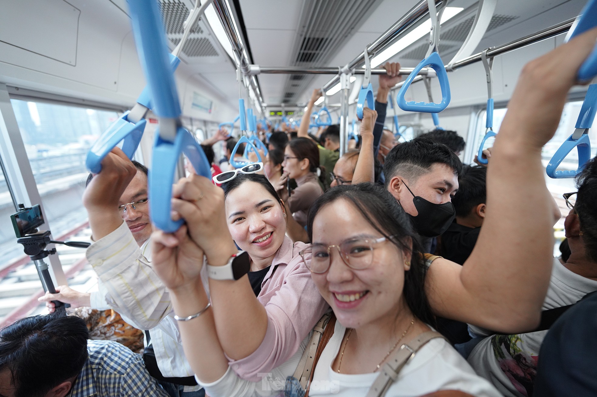 Cảm nhận của người dân sau khi chính thức 'vi vu' trên metro số 1- Ảnh 7.