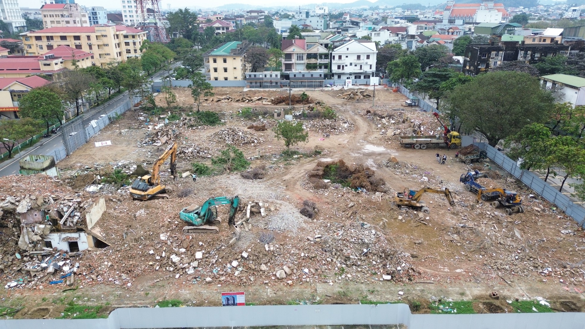 'Hạ giải' nhiều dãy chung cư cao tầng cũ nát giữa trung tâm TP Huế- Ảnh 8.