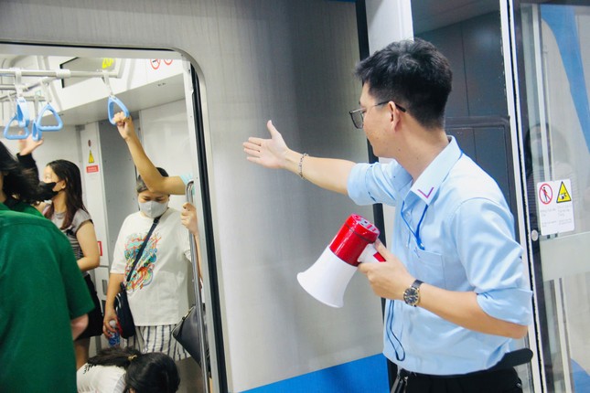 Hơn 90.000 người đi tàu metro TPHCM trong ngày Giáng sinh- Ảnh 2.