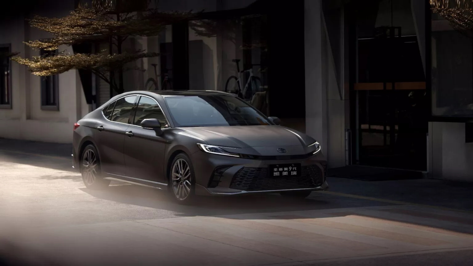 Toyota Camry thêm phiên bản đặc biệt: Nội thất toàn da thật và nhung, nút 'boss' cho sếp ngồi thoải mái, mạnh 194 mã lực- Ảnh 13.