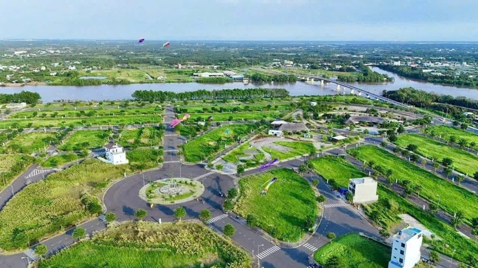 Xuất hiện “sóng” đầu tư theo chân "ông lớn" Vingroup, Bim, Ecopark... đất nền Long An có diễn biến “lạ” cuối năm- Ảnh 2.