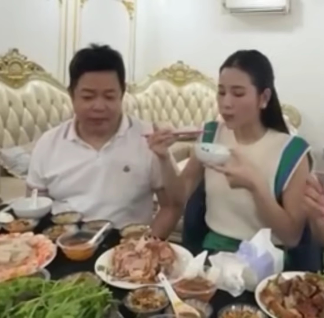 Đàn em Quang Lê: "Tôi không cần thi vẫn được gọi là hoa hậu"- Ảnh 1.