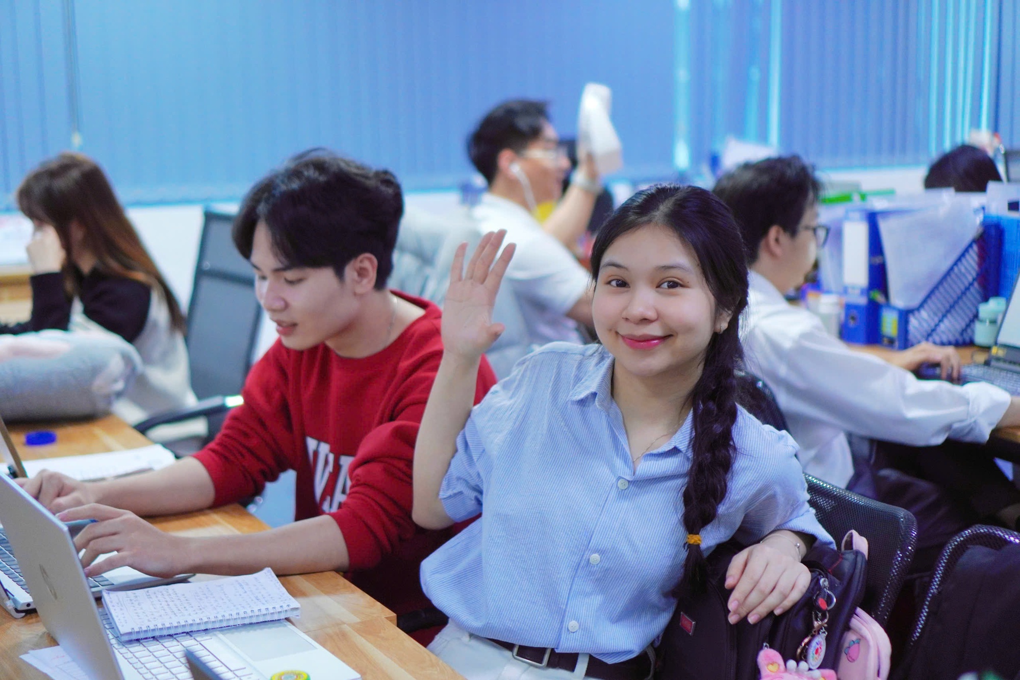 Phương Thử Việc - Gen Z làm được điều không tưởng khi sếp “xúi” quay clip, có bí kíp sinh tồn ở Hà Nội khi lương 3 triệu/tháng- Ảnh 6. Phương Thử Việc - Gen Z làm được điều không tưởng khi sếp “xúi” quay clip, có bí kíp sinh tồn ở Hà Nội khi lương 3 triệu/tháng- Ảnh 6.