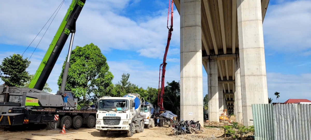 Những ngày cuối năm trên công trình xây cầu Rạch Miễu 2- Ảnh 2.