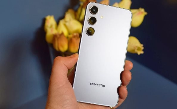 Điện thoại Samsung rẻ nhất được cập nhật phần mềm 7 năm: Gần như giống hệt S24, giá giảm gần 3 triệu- Ảnh 1.