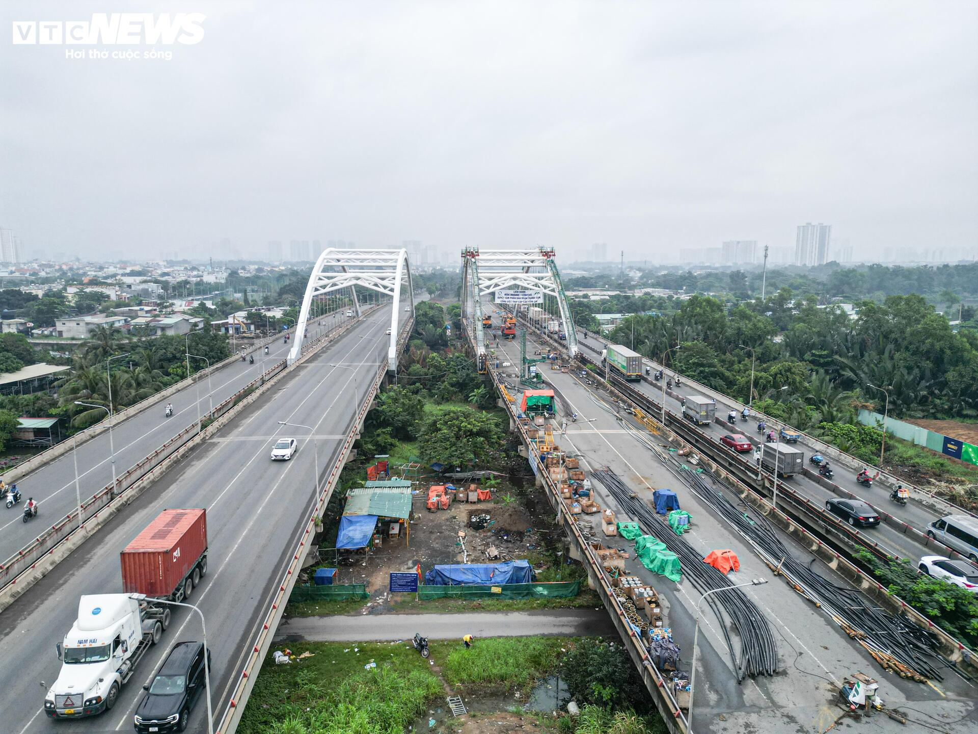 TP.HCM se lạnh, sương mù 'nuốt chửng' các tòa cao tầng- Ảnh 11.