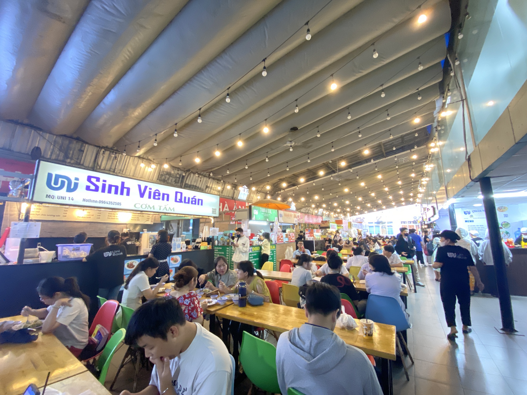 Ghé ĐH Công nghiệp TP.HCM ăn thử cơm canteen mà mê: Lắm món, ngon, rẻ, bảo sao sinh viên cứ hết tiết là phải chạy nước rút để tranh "slot"- Ảnh 5.