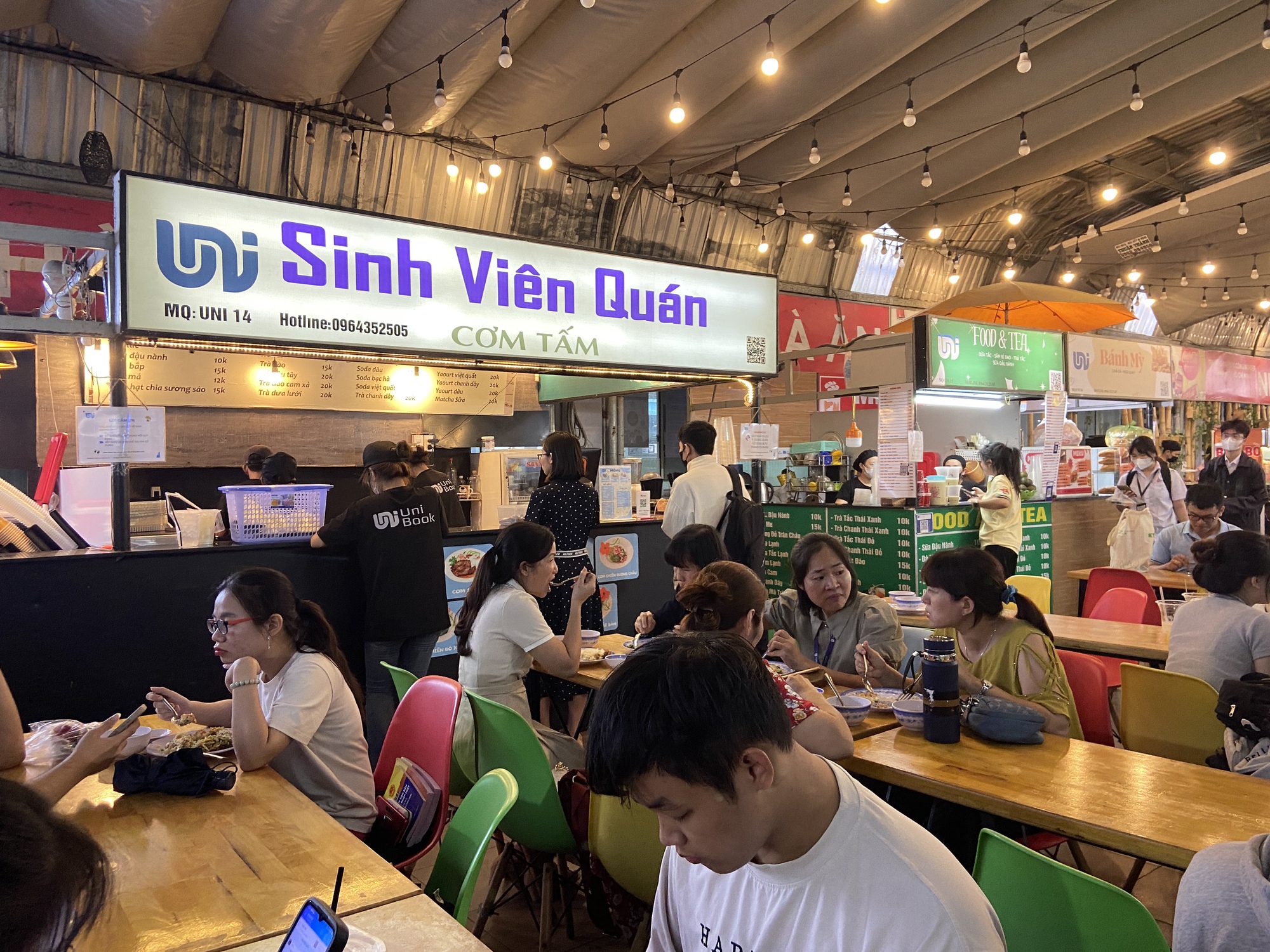 Ghé ĐH Công nghiệp TP.HCM ăn thử cơm canteen mà mê: Lắm món, ngon, rẻ, bảo sao sinh viên cứ hết tiết là phải chạy nước rút để tranh "slot"- Ảnh 4.