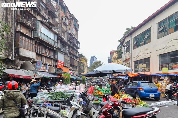 Thị trường mùng 1 cuối cùng của năm Giáp Thìn: Giá cau tăng gấp đôi