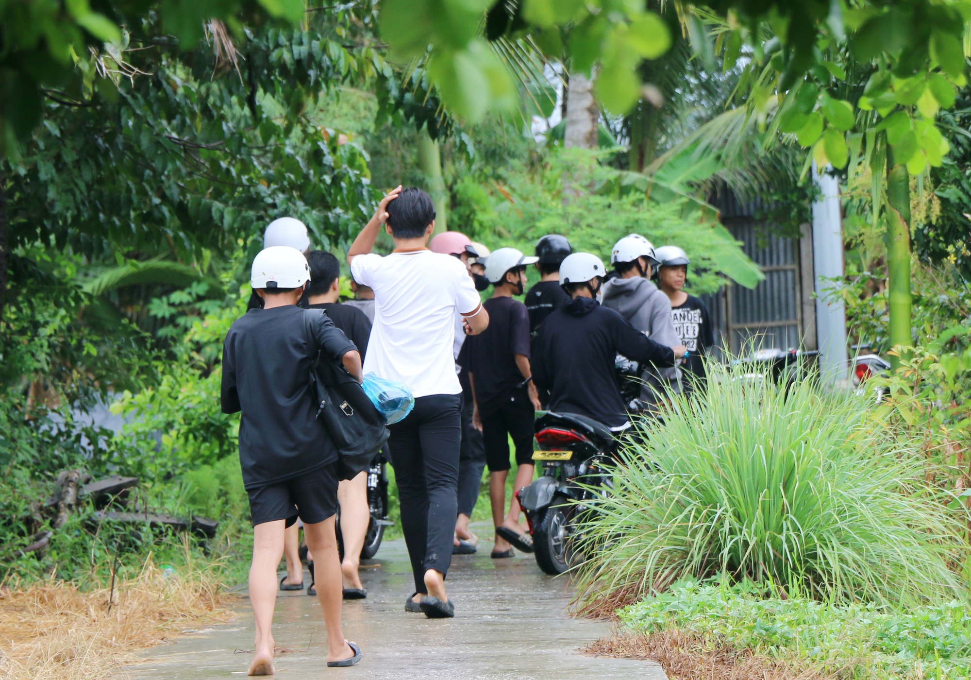 Nhà TikToker Lê Tuấn Khang bị fan "bao vây", cuộc sống gia đình đảo lộn hoàn toàn sau khi nổi tiếng- Ảnh 2.