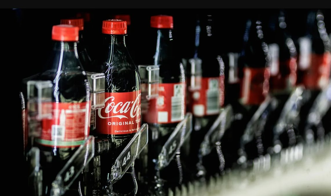 Coca Cola bị chỉ trích vì thu hẹp dự án bảo vệ môi trường, thay đổi các mục tiêu phát triển bền vững từng cam kết- Ảnh 2.