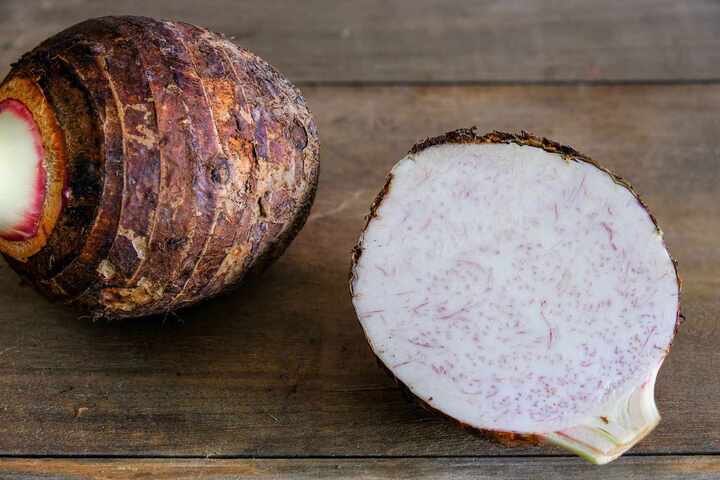 Mua khoai môn nên chọn củ nặng hay nhẹ?- Ảnh 1.