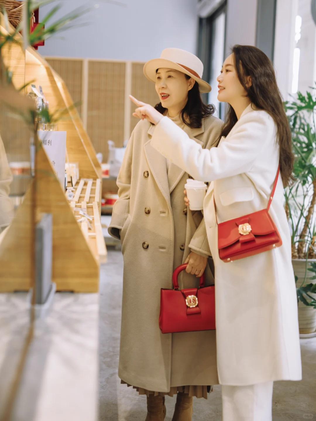 Phụ nữ trung niên nên chọn trang phục theo quy tắc 