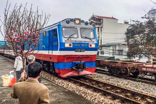 Vì sao chưa áp Tết đã hết vé tàu?- Ảnh 2.