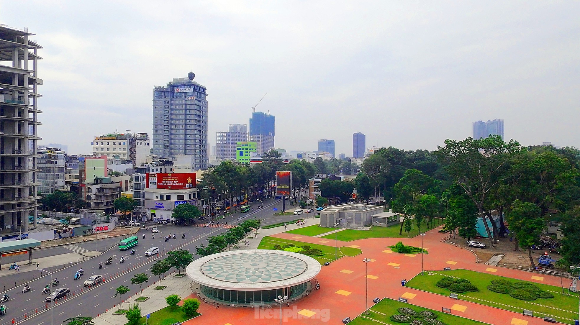 Cận cảnh ga ngầm lớn nhất tuyến metro số 1 cùng giếng trời hình hoa sen cao 6m- Ảnh 1.