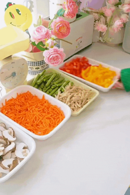 "Mê mẩn" cách bà nội trợ này sắp xếp đồ ăn trong tủ lạnh: Có mua cả chợ về cũng dư sức "cân" hết- Ảnh 10. "Mê mẩn" cách bà nội trợ này sắp xếp đồ ăn trong tủ lạnh: Có mua cả chợ về cũng dư sức "cân" hết- Ảnh 10.