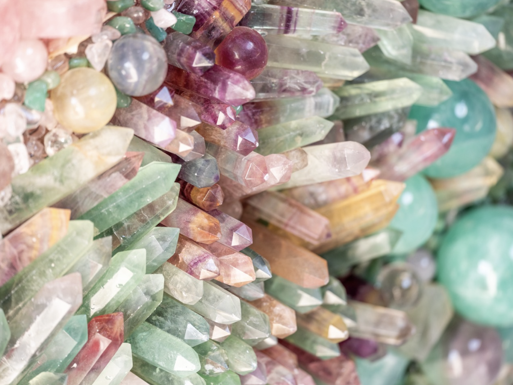 Mãn nhãn với tác phẩm nghệ thuật dùng 4 tấn thạch anh, mất 15.000 giờ để hoàn thiện của nữ nghệ sĩ Việt tại Monaco- Ảnh 7.