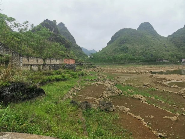 Sau tiếng động lớn trong đêm: Hồ nước nằm trên hàng trăm mẫu đất biến mất một cách đầy bí ẩn!- Ảnh 3.