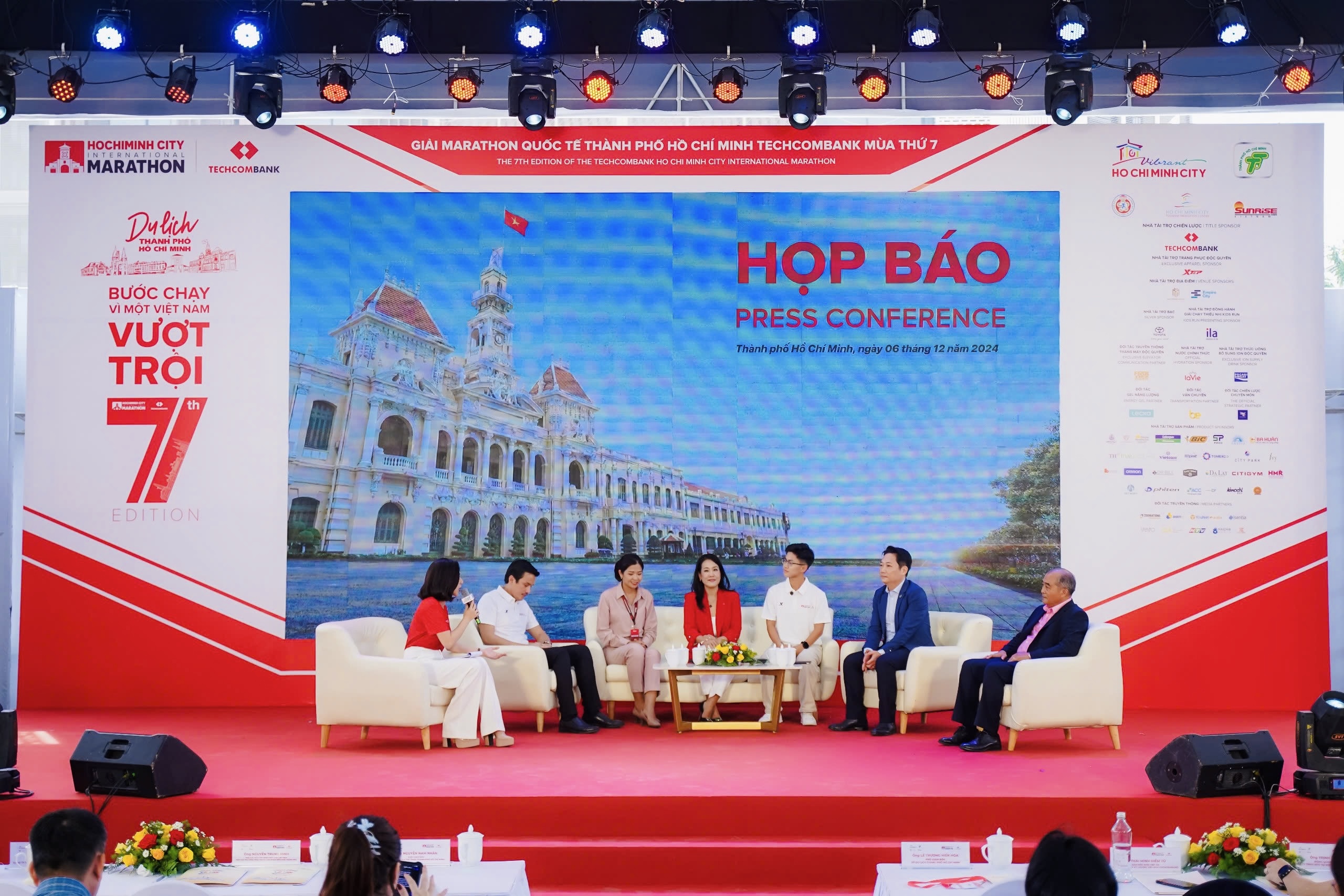 Khai mạc giải Marathon quốc tế thành phố Hồ Chí Minh Techcombank mùa thứ 7- Ảnh 4. Khai mạc giải Marathon quốc tế thành phố Hồ Chí Minh Techcombank mùa thứ 7- Ảnh 4.