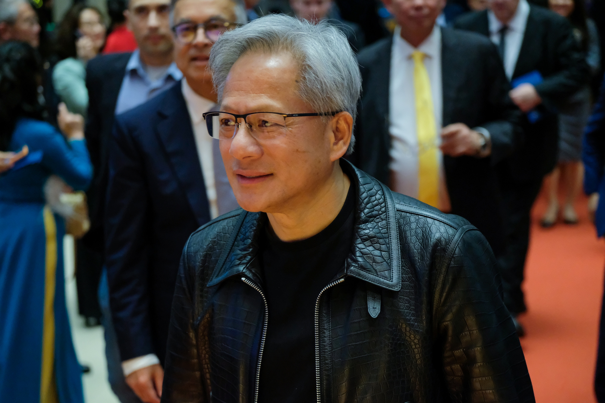 Một nhân vật đặc biệt xuất hiện tại lễ trao giải VinFuture 2024, áo da đơn giản nhưng thần thái siêu ngầu- Ảnh 2. Một nhân vật đặc biệt xuất hiện tại lễ trao giải VinFuture 2024, áo da đơn giản nhưng thần thái siêu ngầu- Ảnh 2.