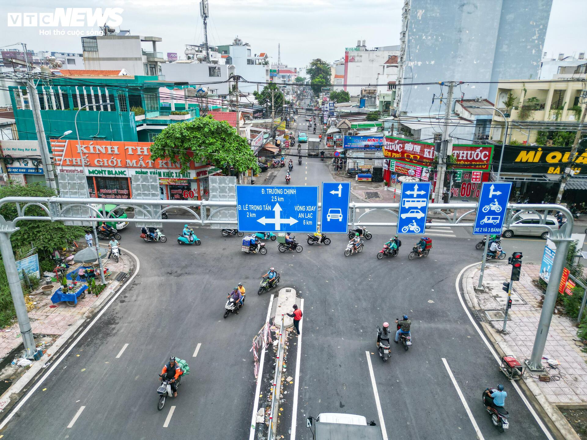 Diện mạo mới đường kết nối sân bay Tân Sơn Nhất trước ngày thông xe- Ảnh 8.