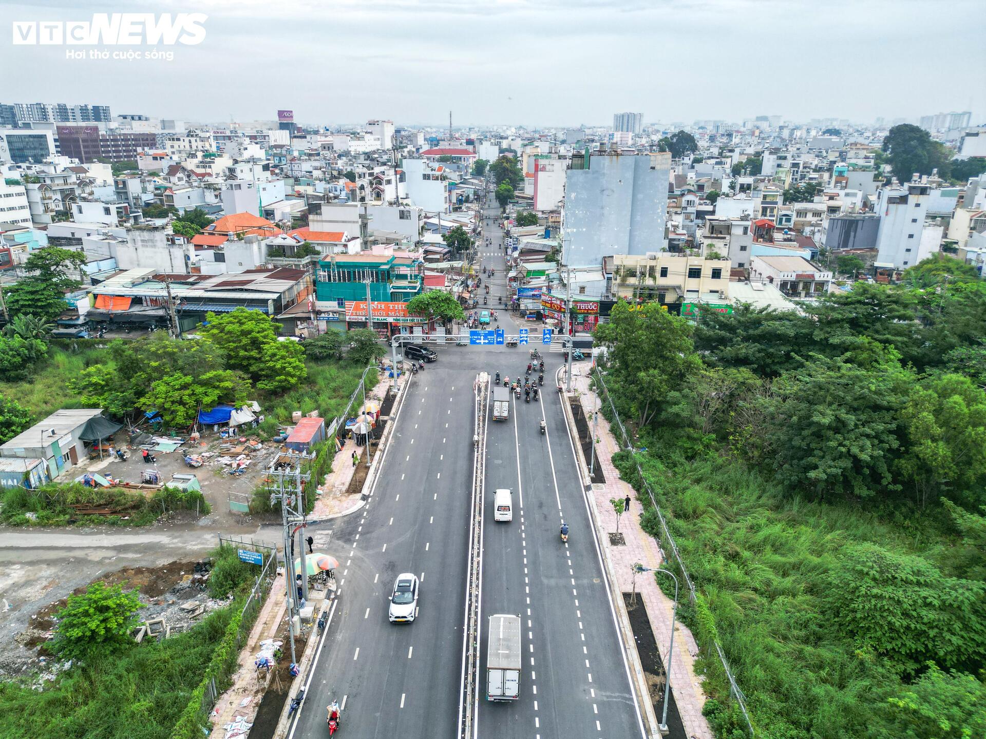 Diện mạo mới đường kết nối sân bay Tân Sơn Nhất trước ngày thông xe- Ảnh 2.