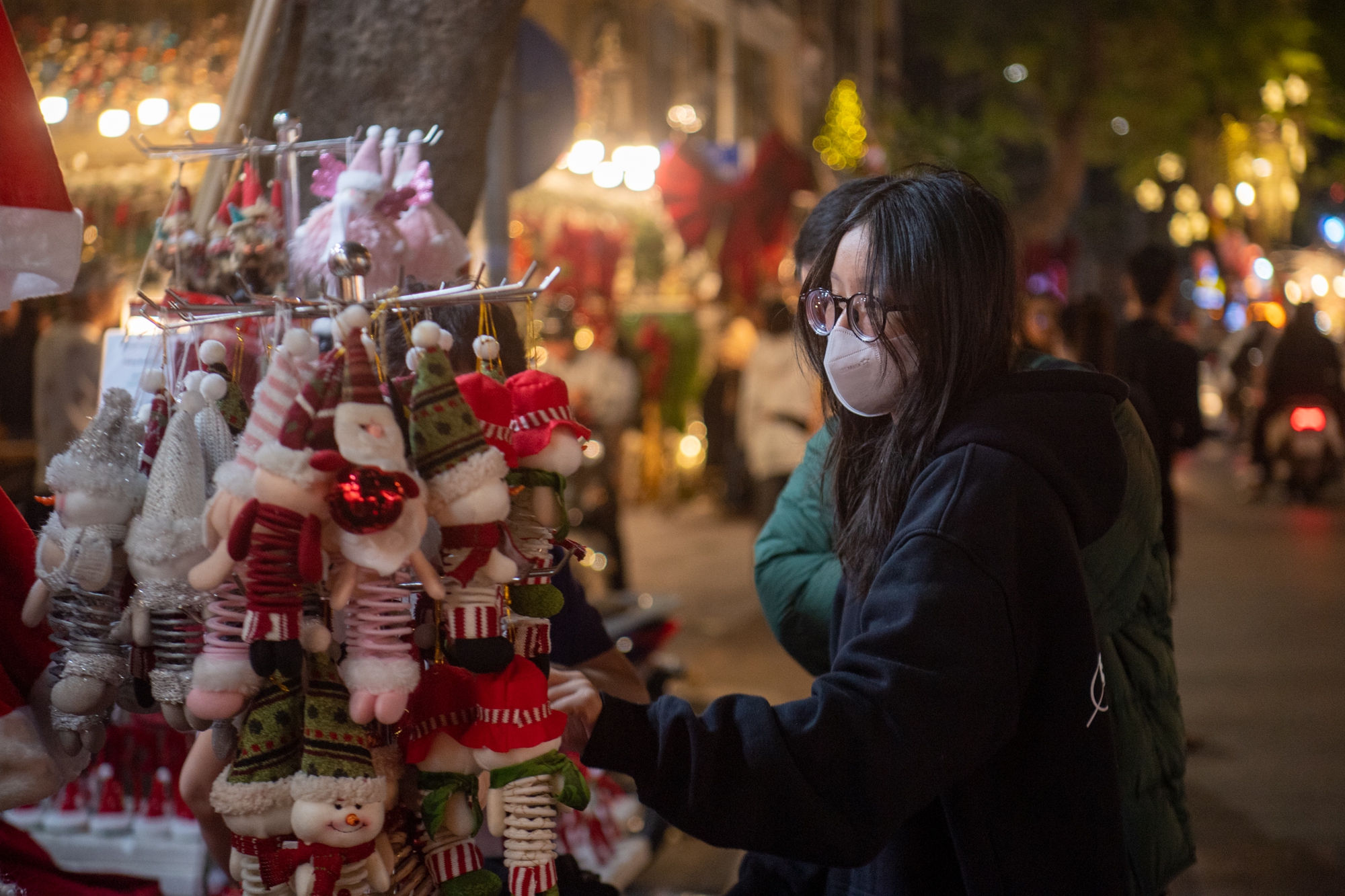Khách Tây trầm trồ, mê mẩn khi trải nghiệm ‘làng Giáng sinh’ thu nhỏ giữa lòng Hà Nội- Ảnh 18.