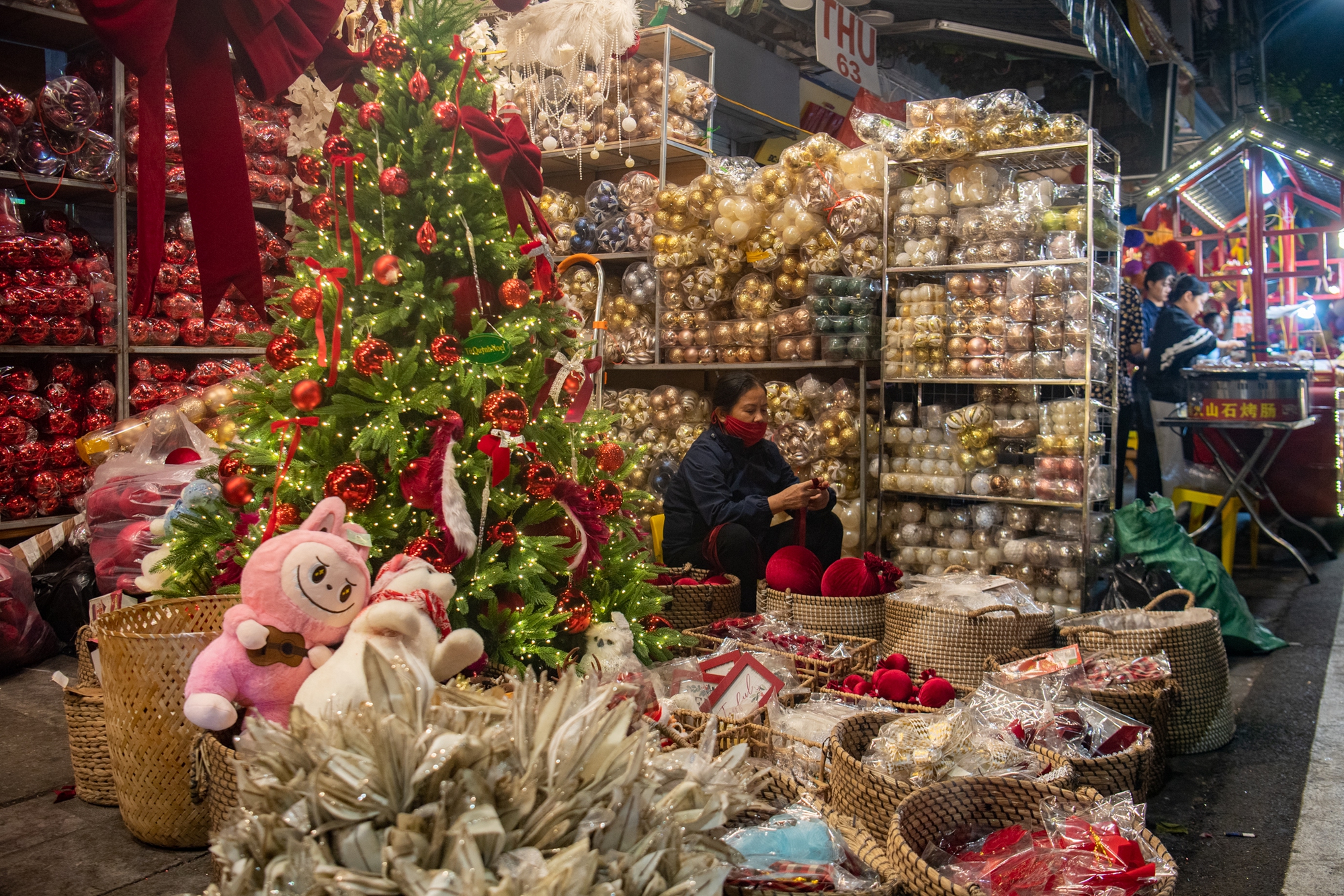 Khách Tây trầm trồ, mê mẩn khi trải nghiệm ‘làng Giáng sinh’ thu nhỏ giữa lòng Hà Nội- Ảnh 7.