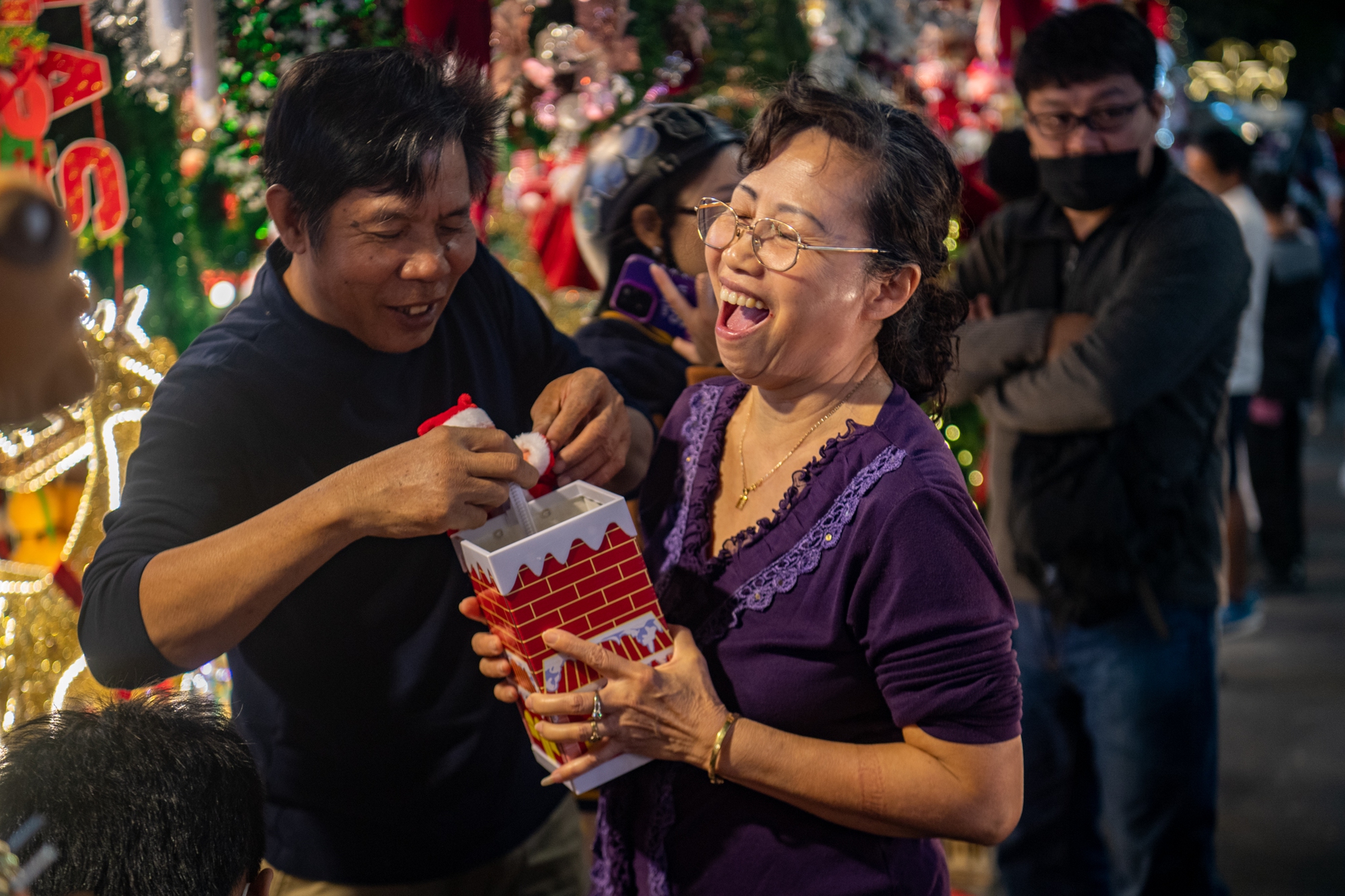 Khách Tây trầm trồ, mê mẩn khi trải nghiệm ‘làng Giáng sinh’ thu nhỏ giữa lòng Hà Nội- Ảnh 16.