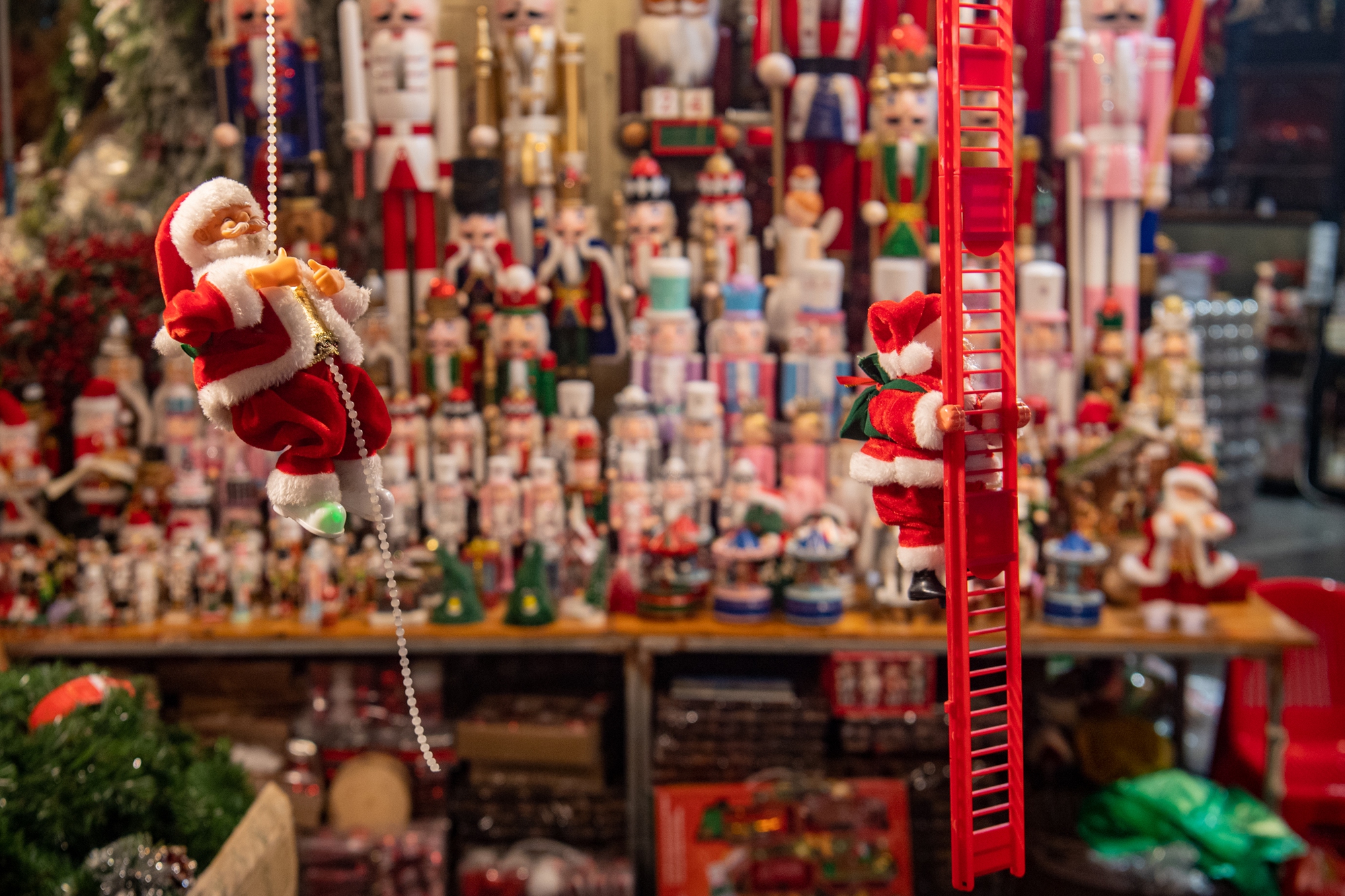 Khách Tây trầm trồ, mê mẩn khi trải nghiệm ‘làng Giáng sinh’ thu nhỏ giữa lòng Hà Nội- Ảnh 6.