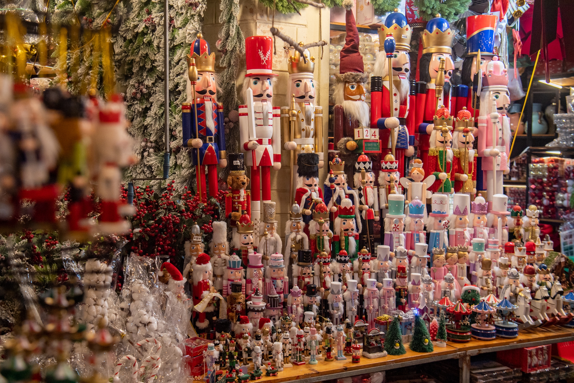 Khách Tây trầm trồ, mê mẩn khi trải nghiệm ‘làng Giáng sinh’ thu nhỏ giữa lòng Hà Nội- Ảnh 5.