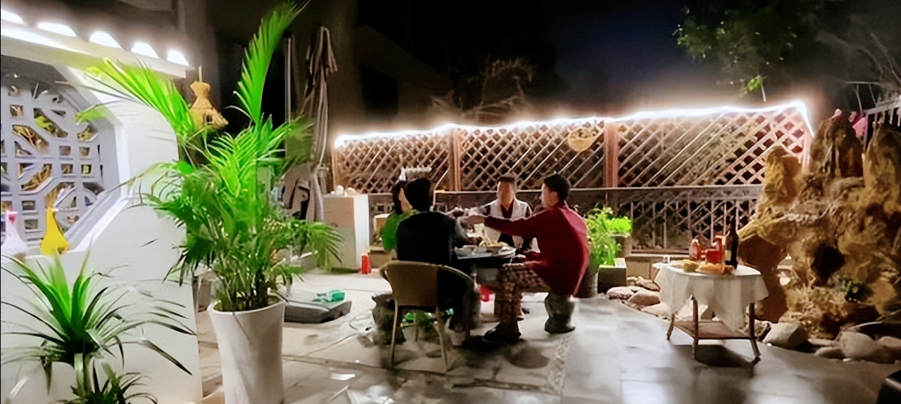 Người phụ nữ trung niên chi gần 200 triệu đồng xây khoảng sân rộng 38m2 chỉ để trồng hoa và rau- Ảnh 10. Người phụ nữ trung niên chi gần 200 triệu đồng xây khoảng sân rộng 38m2 chỉ để trồng hoa và rau- Ảnh 10.
