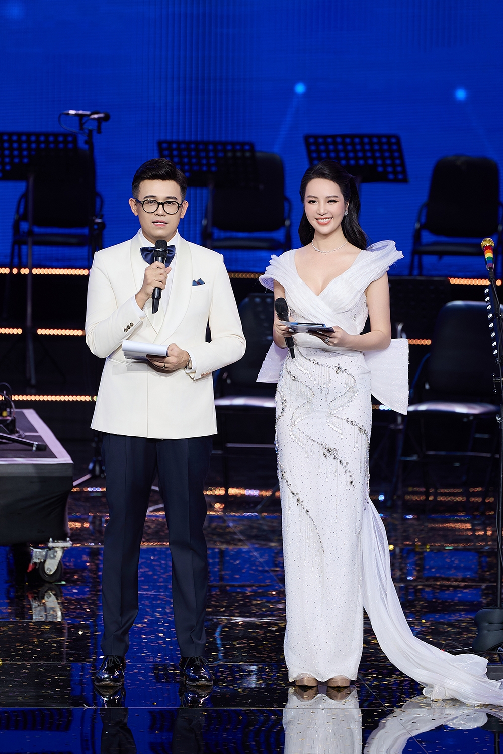 Á hậu Thuỵ Vân lựa chọn 100 bộ trang phục để dẫn Vinfuture 2024- Ảnh 2.