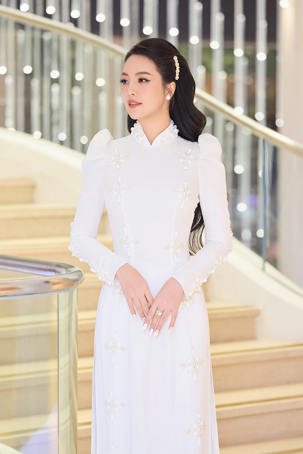 Á hậu Thuỵ Vân lựa chọn 100 bộ trang phục để dẫn Vinfuture 2024- Ảnh 3.