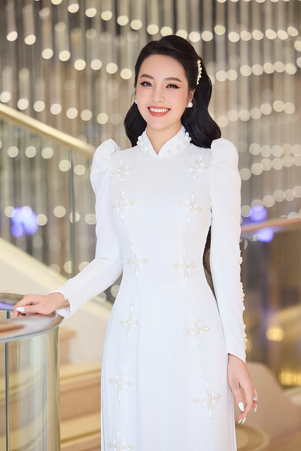 Á hậu Thuỵ Vân lựa chọn 100 bộ trang phục để dẫn Vinfuture 2024- Ảnh 4.