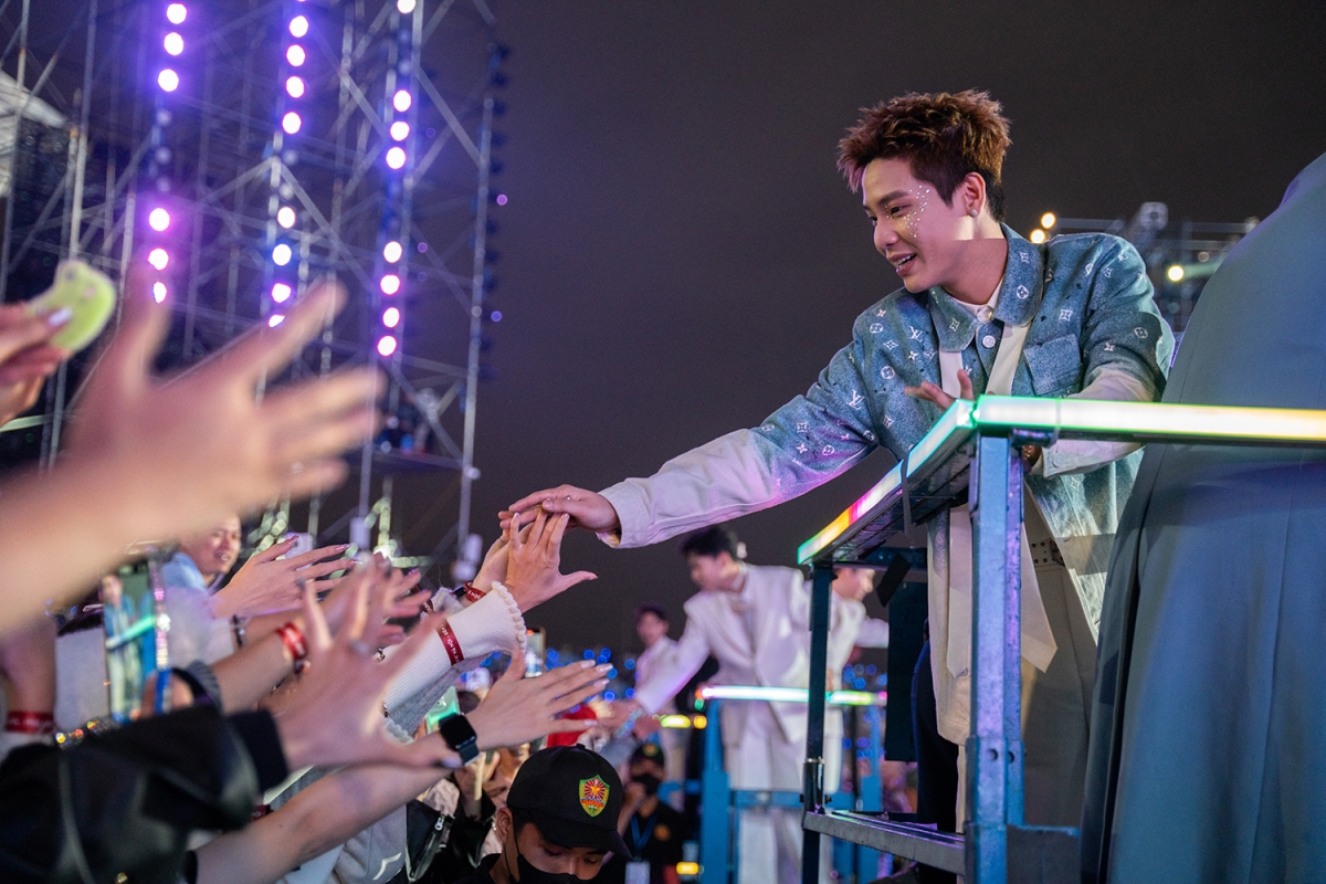 Những khoảnh khắc độc quyền chỉ có ở concert Anh trai "say hi" tại Hà Nội- Ảnh 2. Những khoảnh khắc độc quyền chỉ có ở concert Anh trai "say hi" tại Hà Nội- Ảnh 2.