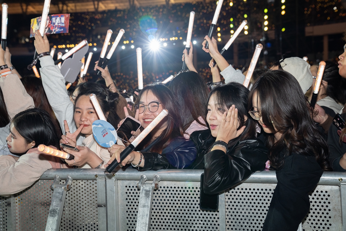 Những khoảnh khắc độc quyền chỉ có ở concert Anh trai "say hi" tại Hà Nội- Ảnh 8. Những khoảnh khắc độc quyền chỉ có ở concert Anh trai "say hi" tại Hà Nội- Ảnh 8.