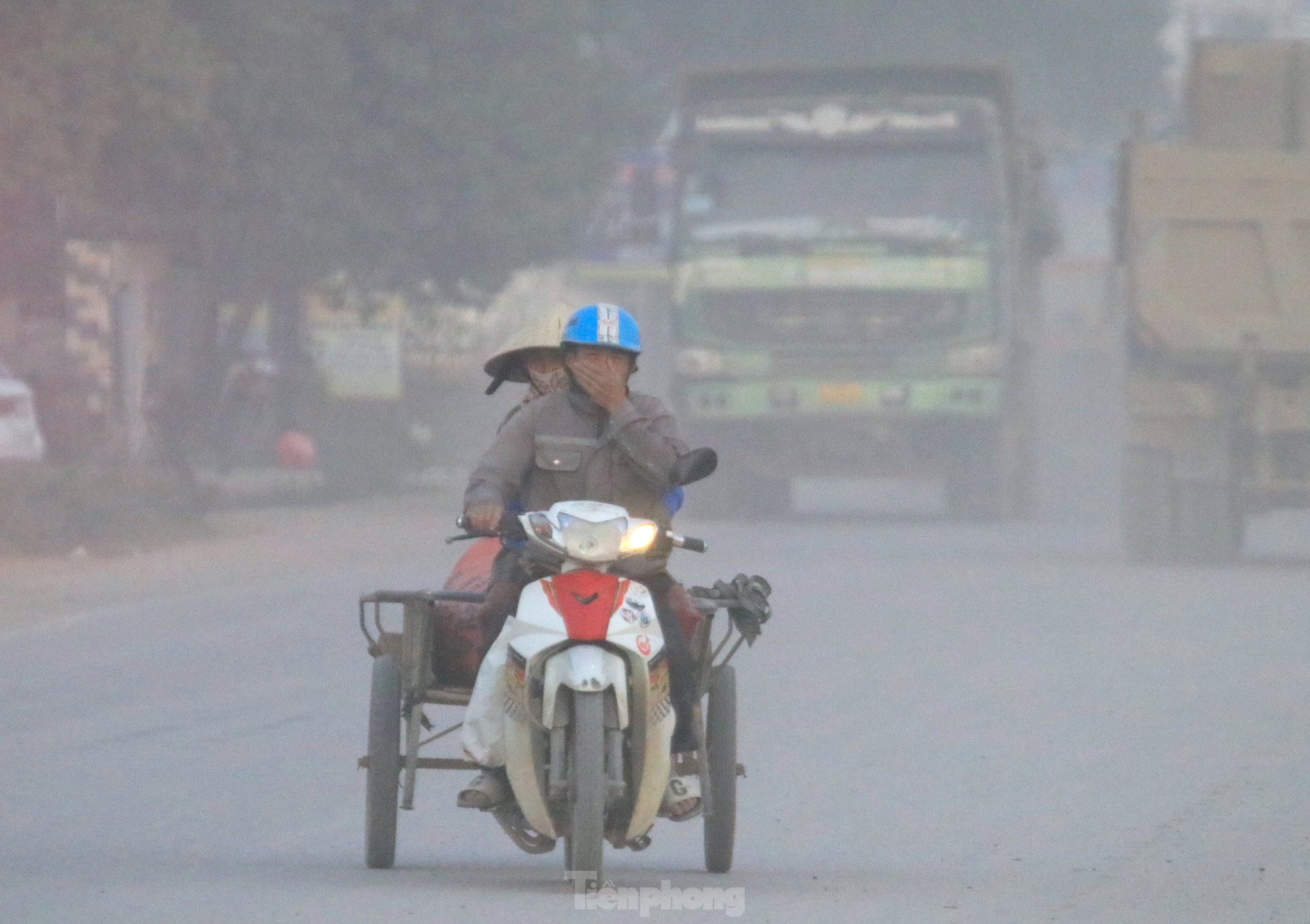 Bụi mù mịt trên công trường nghìn tỷ ở Nghệ An- Ảnh 14.