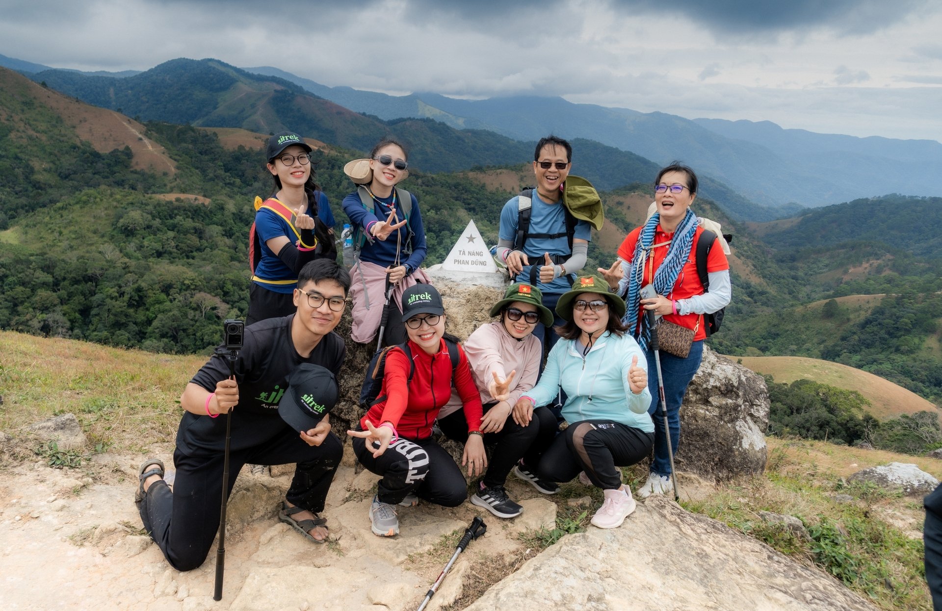 Trải nghiệm cung đường trekking đẹp nhất Việt Nam mùa cỏ cháy- Ảnh 9. Trải nghiệm cung đường trekking đẹp nhất Việt Nam mùa cỏ cháy- Ảnh 9.