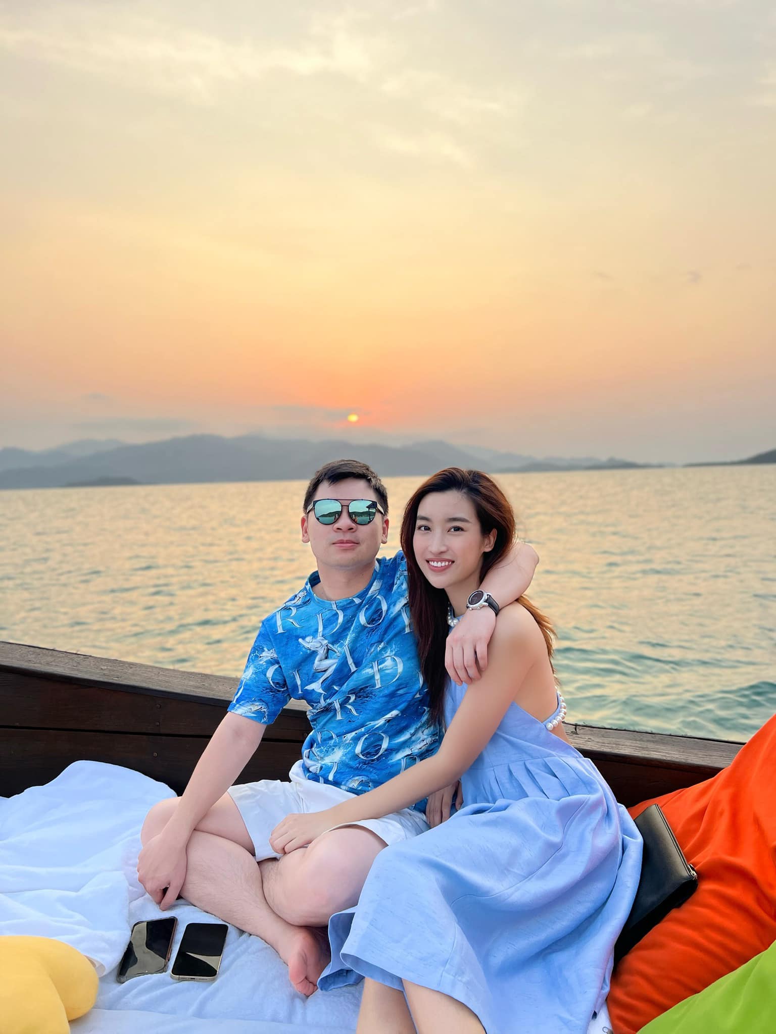 Cuộc sống làm dâu hào môn của Đỗ Mỹ Linh: Cùng chồng chủ tịch du lịch khắp nơi, dáng vẻ khác hẳn lúc ở showbiz- Ảnh 4. Cuộc sống làm dâu hào môn của Đỗ Mỹ Linh: Cùng chồng chủ tịch du lịch khắp nơi, dáng vẻ khác hẳn lúc ở showbiz- Ảnh 4.