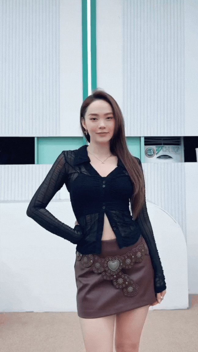 "Chị đẹp" có vóc dáng xuất sắc, mặc đồ hở cực sang- Ảnh 8. "Chị đẹp" có vóc dáng xuất sắc, mặc đồ hở cực sang- Ảnh 8.
