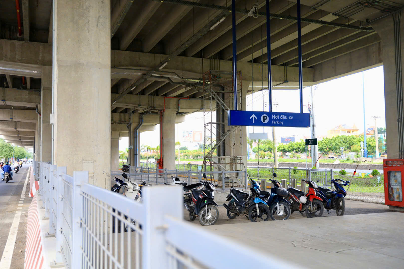 Có đủ chỗ gửi xe khi đi metro số 1?- Ảnh 7.