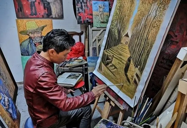 Thợ vẽ tranh kiếm được tiền tỷ nhờ vào bán &quot;hàng giả&quot;, cầm cọ 20 năm mới thực sự thức tỉnh, được mệnh danh là &quot;Van Gogh Trung Quốc&quot; - Ảnh 5.