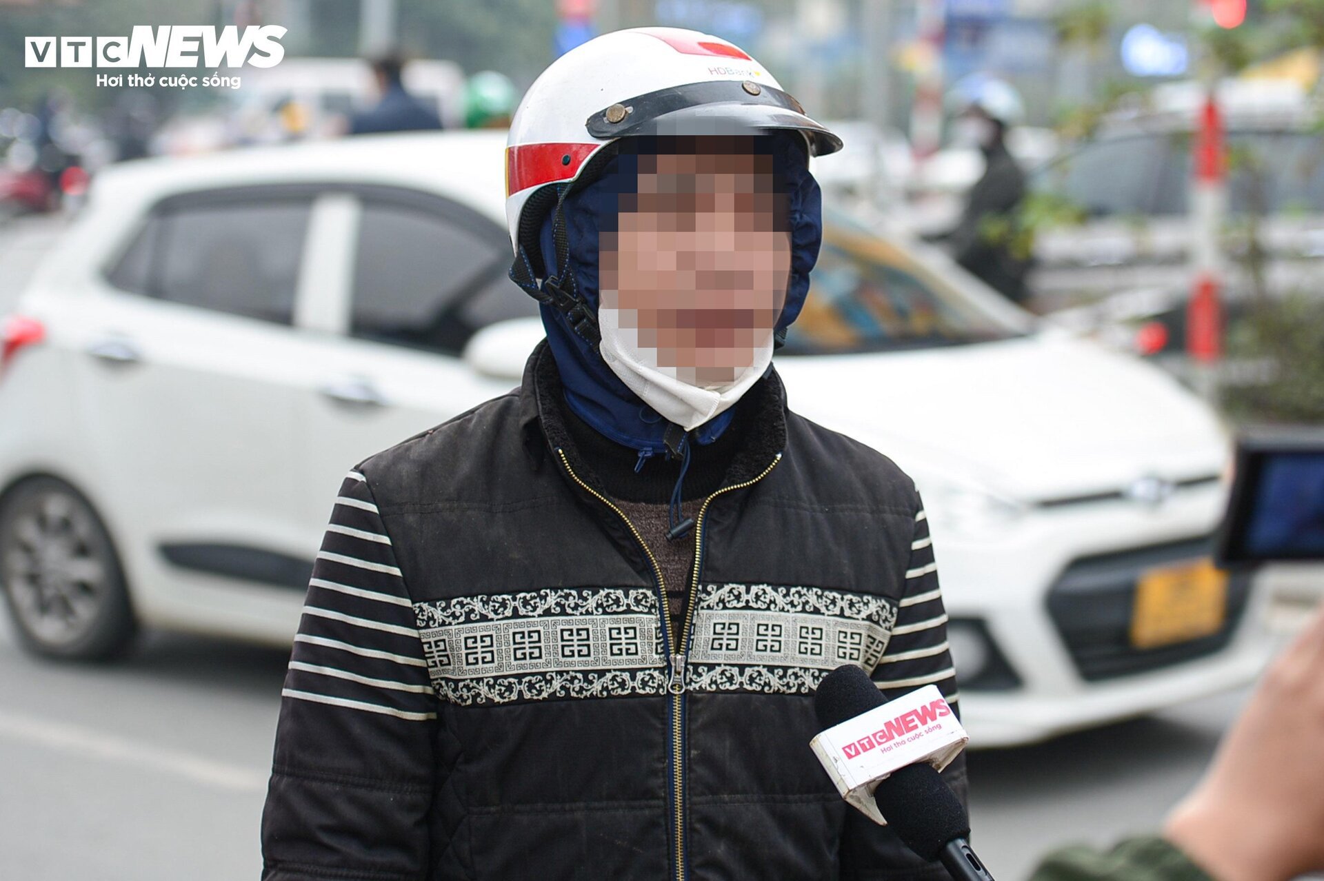 CSGT xử phạt hàng loạt xe 'máy chém' nghênh ngang trên phố Hà Nội dịp cuối năm - Ảnh 13.