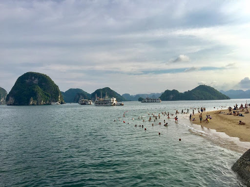 Khȏng phải Nha Trang hay Phú Quṓc, bãi biển Việt Nam ʟọt top ᵭẹp nhất thḗ giới cách Hà Nội chưa ᵭḗn 200km- Ảnh 4.