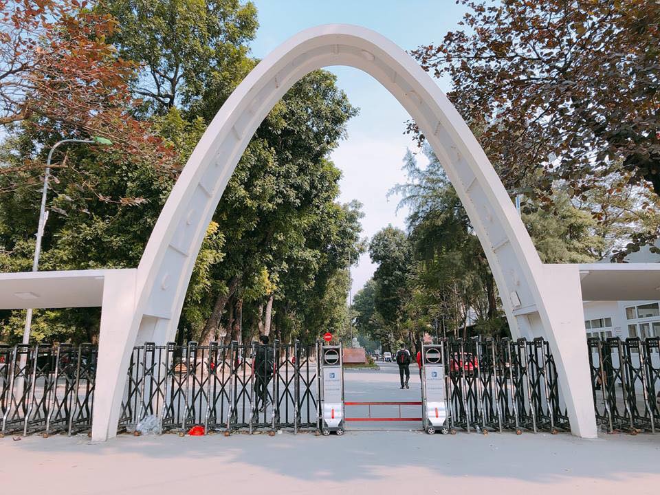 Những chiếc cổng trường "bá đạo" nhất Việt Nam: Từ parabol đến thiết kế xiêu vẹo, "gi gỉ gì gi" dáng gì cũng có- Ảnh 2.