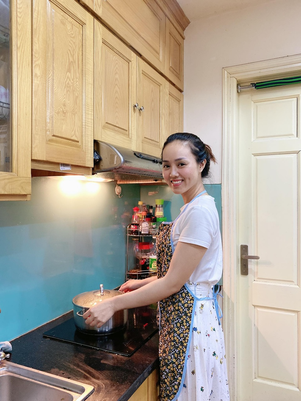 Nàng dâu đảm Vbiz vào bếp ngày Tết: Phương Oanh và vợ NSND Công Lý gợi ý món ăn vừa ngon vừa dễ làm- Ảnh 6.